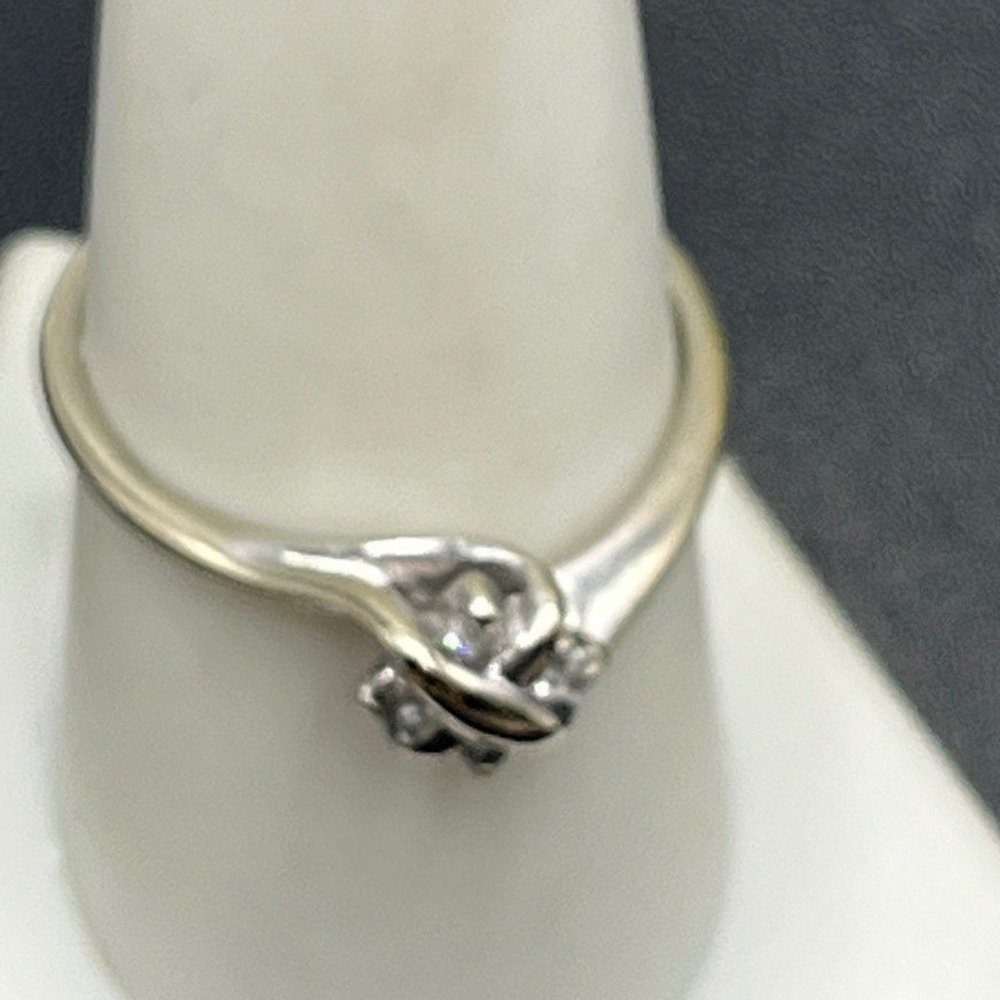 Designer Vintage 14K White Gold X Motif Cluster Ring Natural Diamonds
Sz 9.25 - Picture 5 of 16